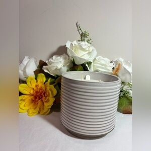 Pampas Two-Wick Ribbed Ceramic Candle 355 ml - Hearth & Hand - Size 12 oz